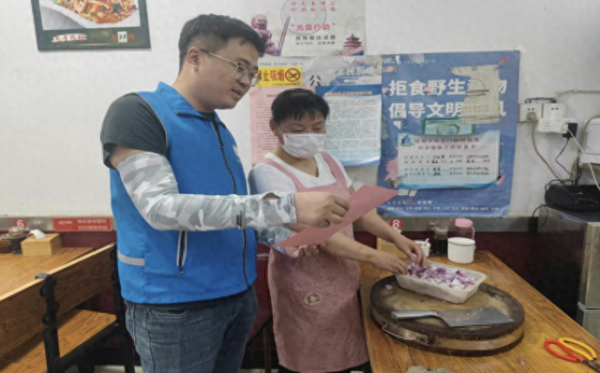 正规的股票配资 秦庄社区开展“诚信尚俭 共享食安”食品安全宣传活动
